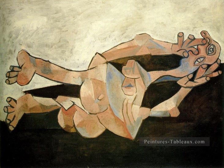 Femme couchee sur fond cachou 1938 cubiste Pablo Picasso Peintures à l'huile